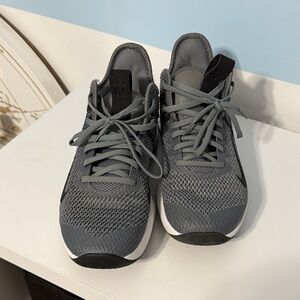 Size 8 Nike basketball shoes